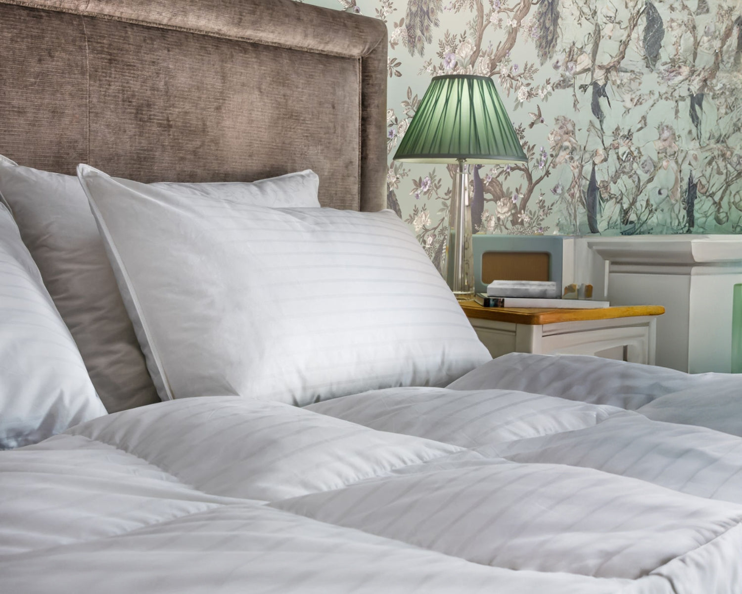 Luxury Hotel Pillows | Pillow World | UK's Leading Pillow Specialist | UK's Lowest Prices | Featuring UK's Best Brands including TEMPUR®, Dunlopillo, Hypnos, Silentnight, Sealy, Seriously Comfortable & More